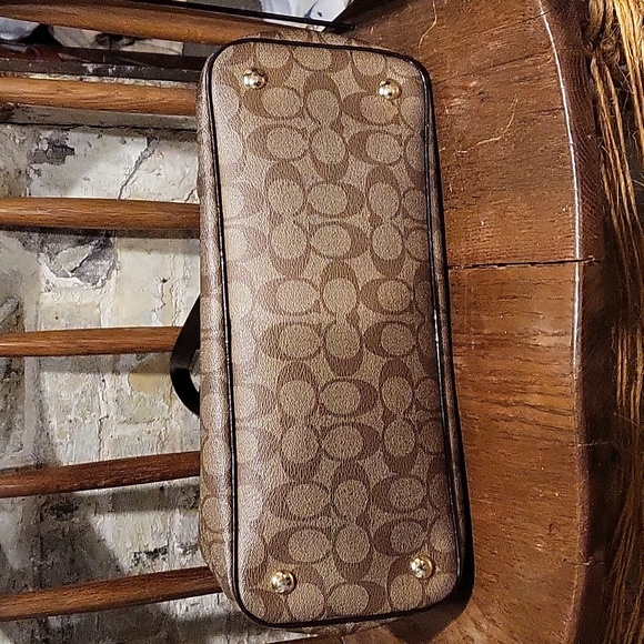 Beautiful Coach Peyton handbag satchel leather handles - Picture 5 of 8